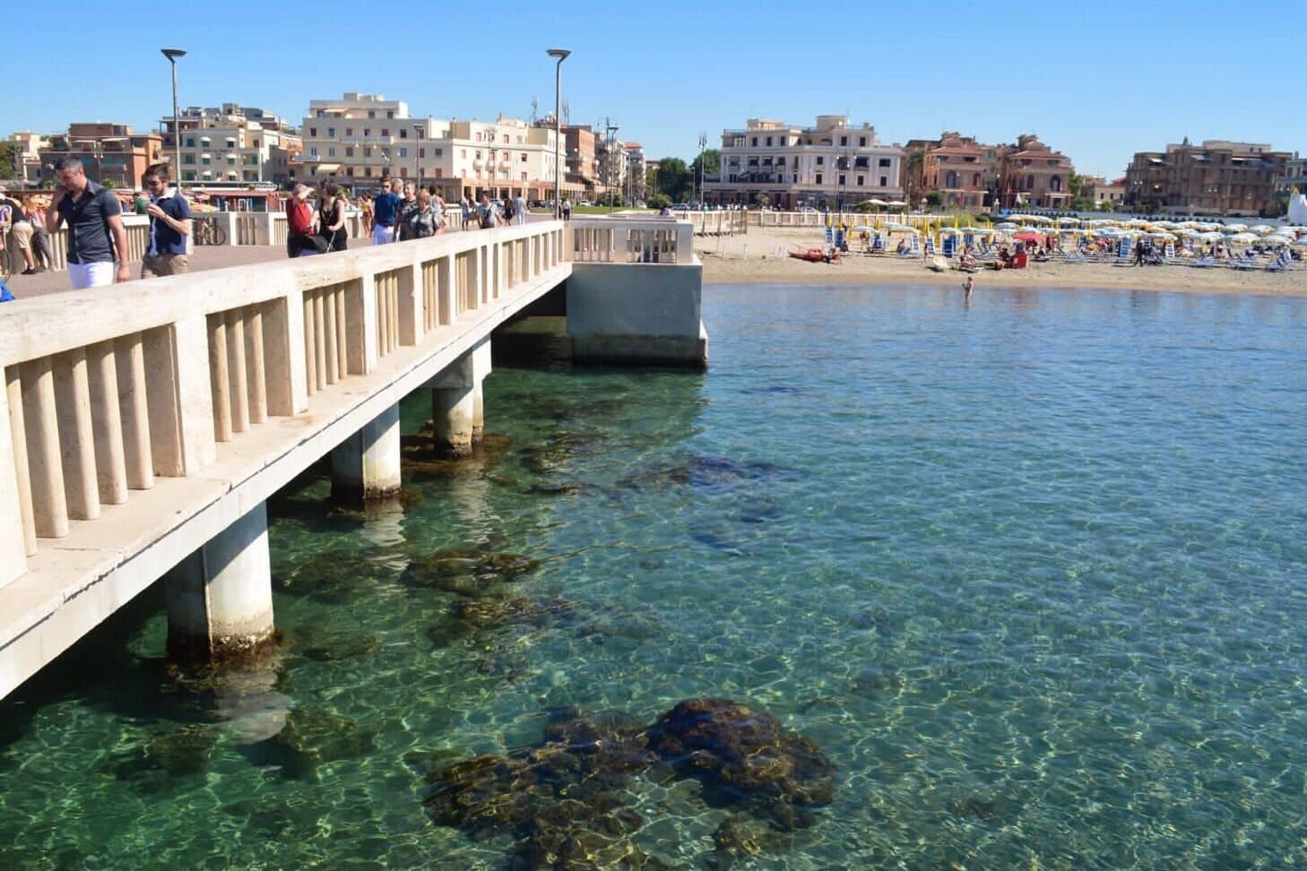 Lungomare e mare di Fiumicino