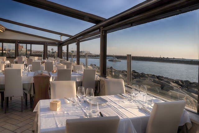 Serata di pesce al porto